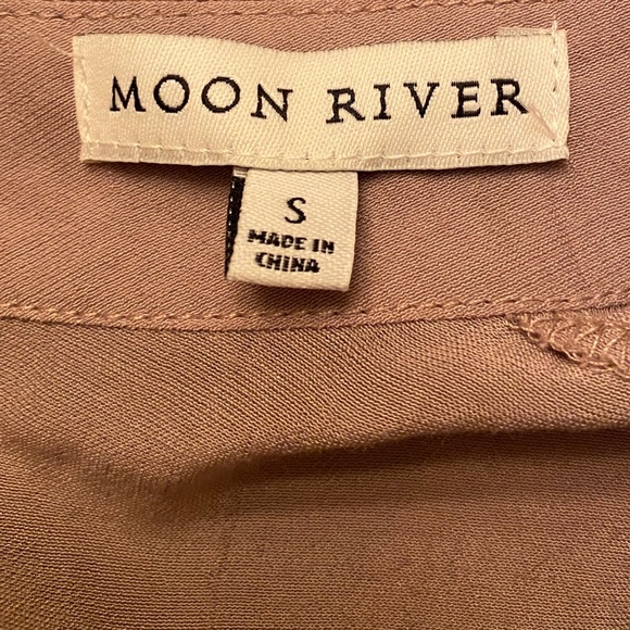 Lulus (New Moon) Pleated Sleeves Blouse - Picture 6 of 6